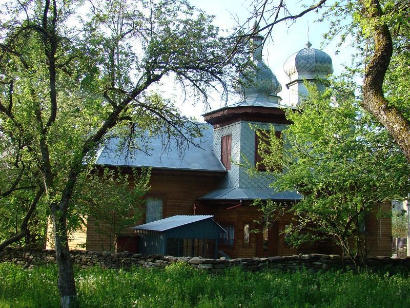 Biserica - vedere exterioară