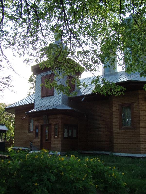 Biserica - vedere exterioară